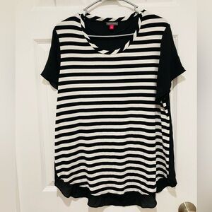 Vince‎ Camuto size 1X Black and White Striped Women's Top
